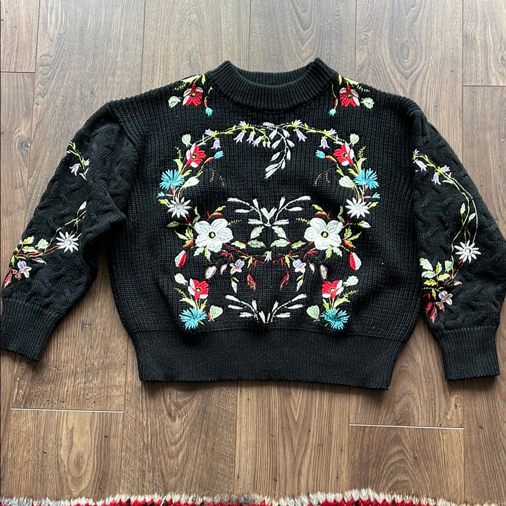 🌸Closet Clean Out🌸 Embroidered Sweater